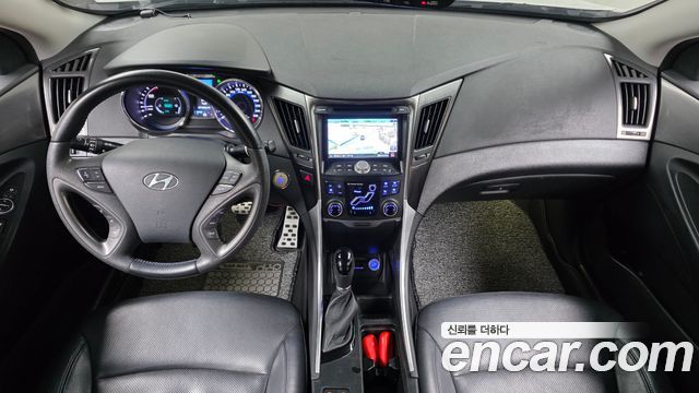 Hyundai Sonata — interior