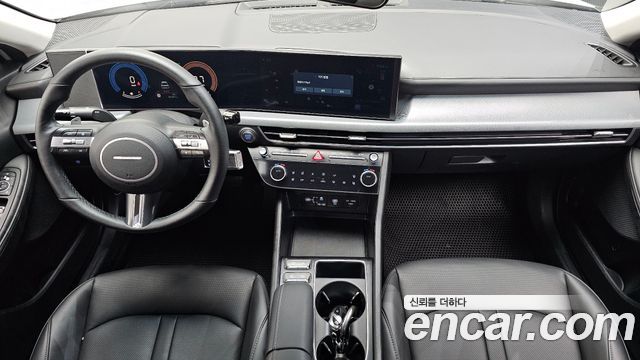 Hyundai Sonata — interior
