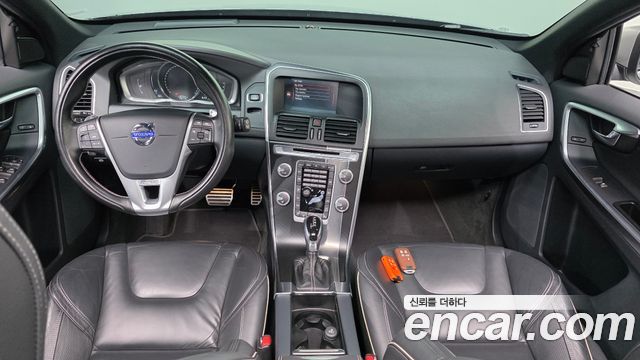 Volvo XC60 — interior