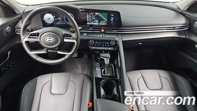 Hyundai Avante — interior