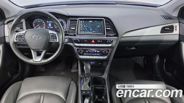 Hyundai Sonata — interior