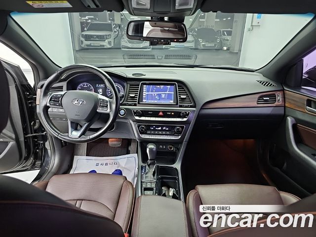 Hyundai Sonata — interior