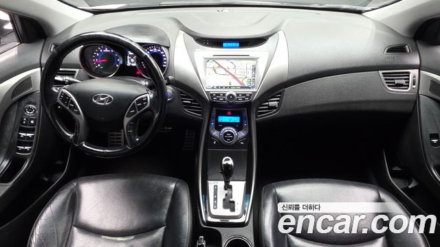 Hyundai Avante — interior