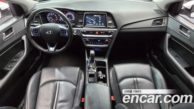 Hyundai Sonata — interior