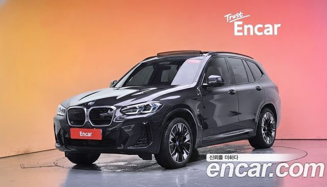BMW iX3 — exterior