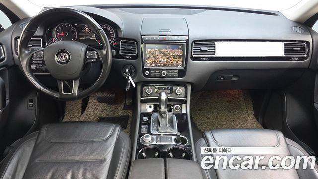 Volkswagen Touareg — interior