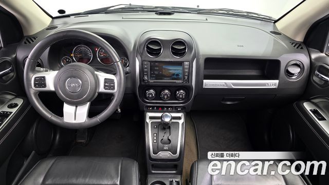 Jeep Compass — interior