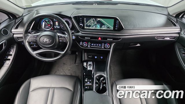 Hyundai Sonata — interior