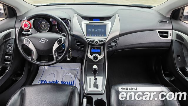 Hyundai Avante — interior