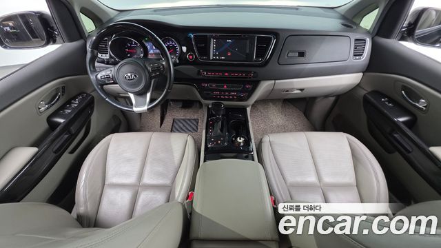Kia Carnival — interior