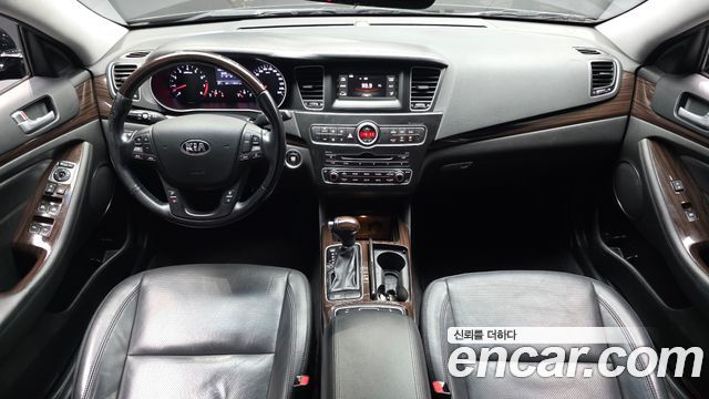 Kia K7 — interior