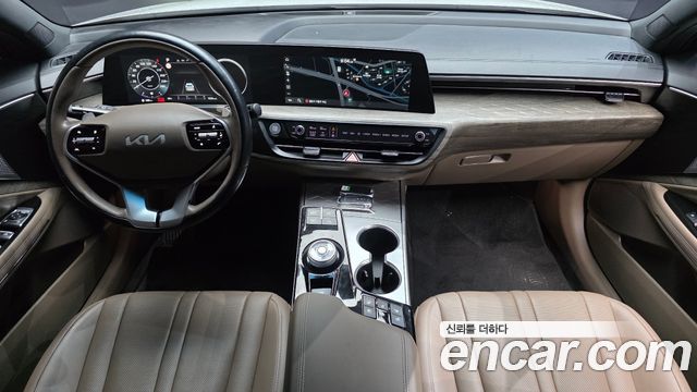 Kia K8 — interior