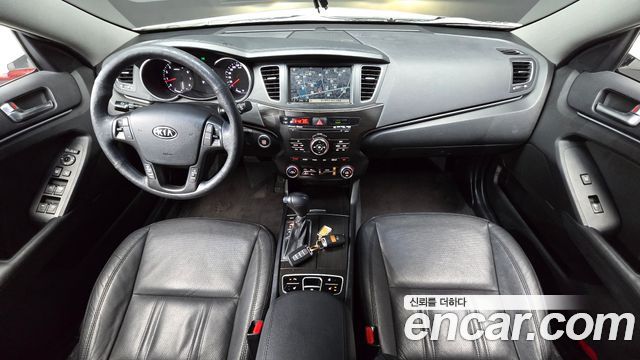 Kia K7 — interior