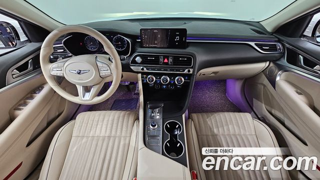 Genesis G70 — interior