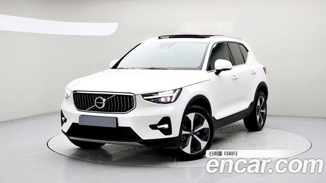 Volvo XC40 — exterior