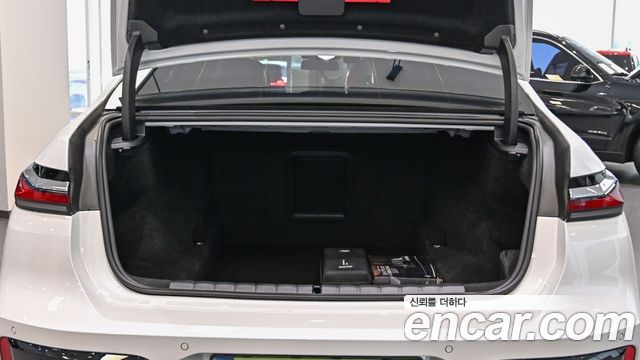 BMW 7 Series — interior
