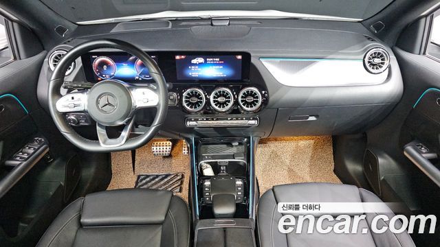 Mercedes-Benz EQA — interior