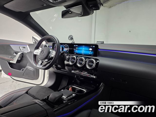Mercedes-Benz CLA-Class — interior