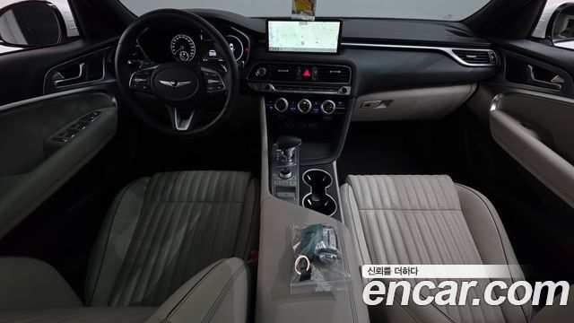 Genesis G70 — interior