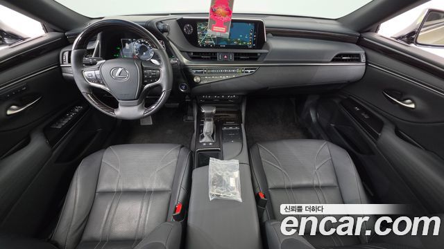 Lexus ES — interior