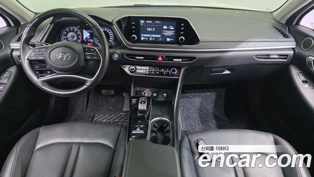 Hyundai Sonata — interior