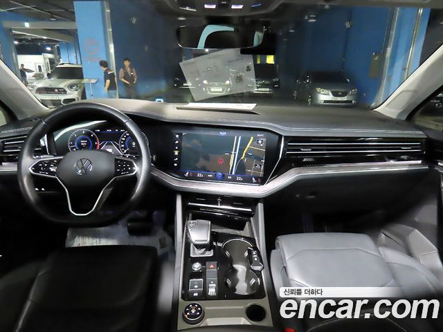 Volkswagen Touareg — interior