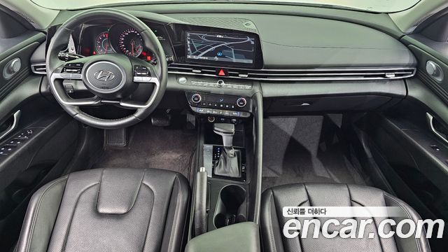 Hyundai Avante — interior