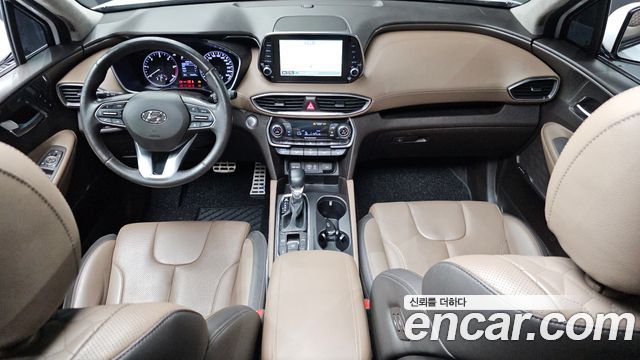Hyundai Santa Fe — interior