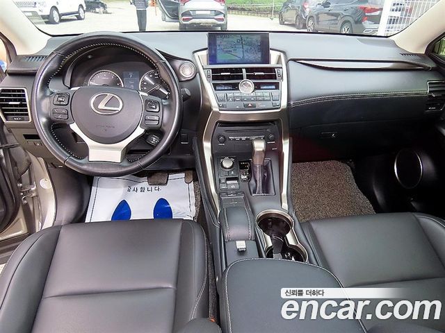 Lexus NX — interior