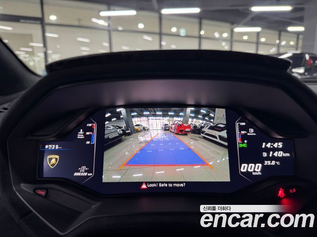 Lamborghini Huracan — interior