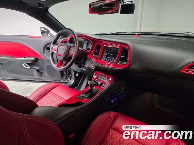 Dodge Challenger — interior