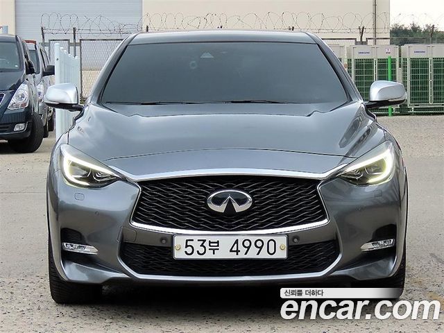 Infiniti Q30 — exterior