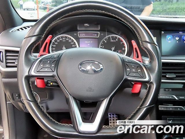 Infiniti Q30 — interior