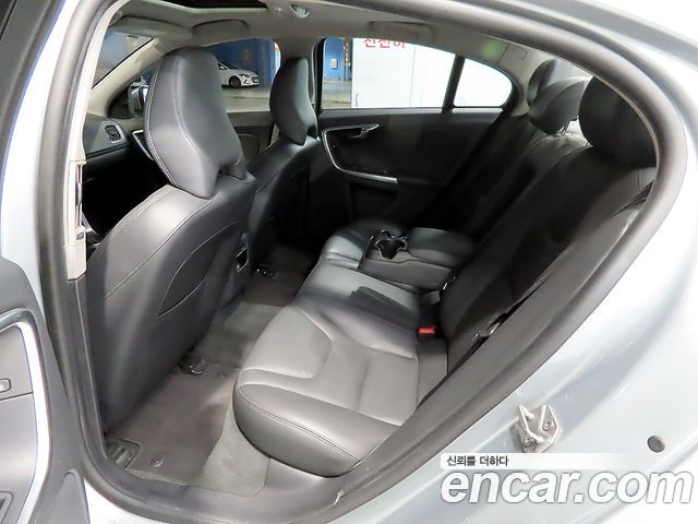 Volvo S60 — interior