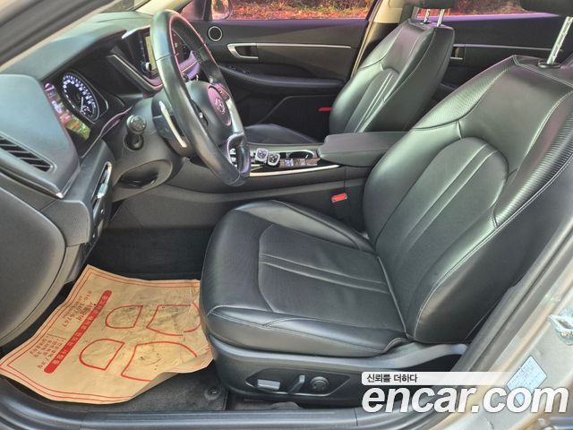 Hyundai Sonata — interior