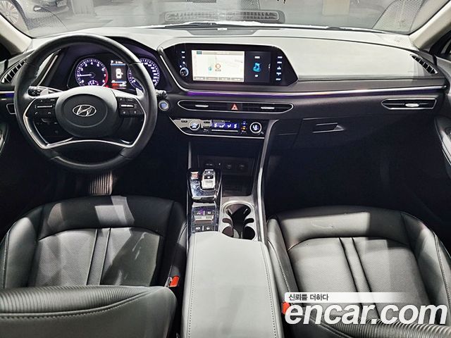 Hyundai Sonata — interior