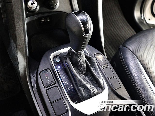 Hyundai Santa Fe — interior