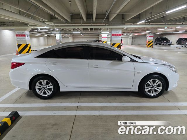 Hyundai Sonata — interior