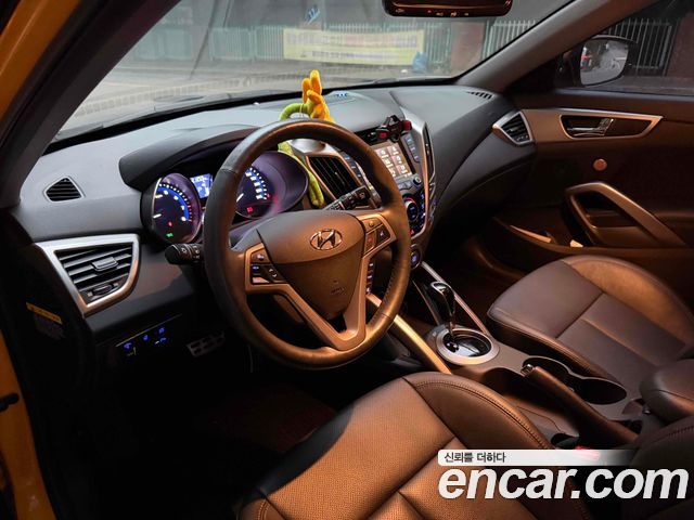Hyundai Veloster — interior