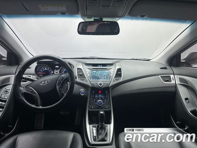 Hyundai Avante — interior