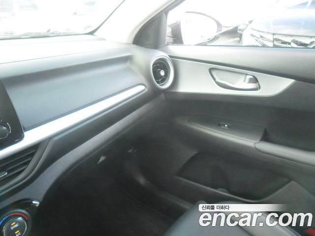 Kia K3 — interior