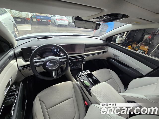 Hyundai Tucson — interior