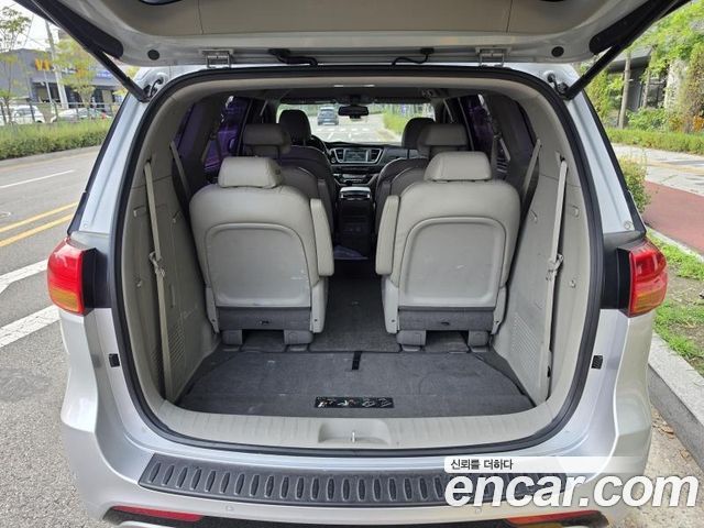 Kia Carnival — interior
