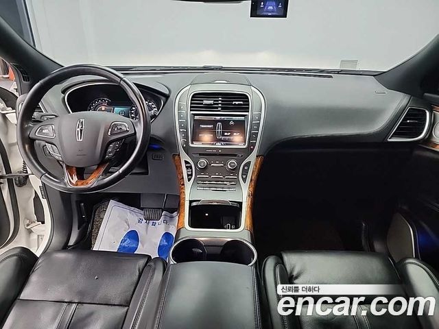 Lincoln MKX — interior