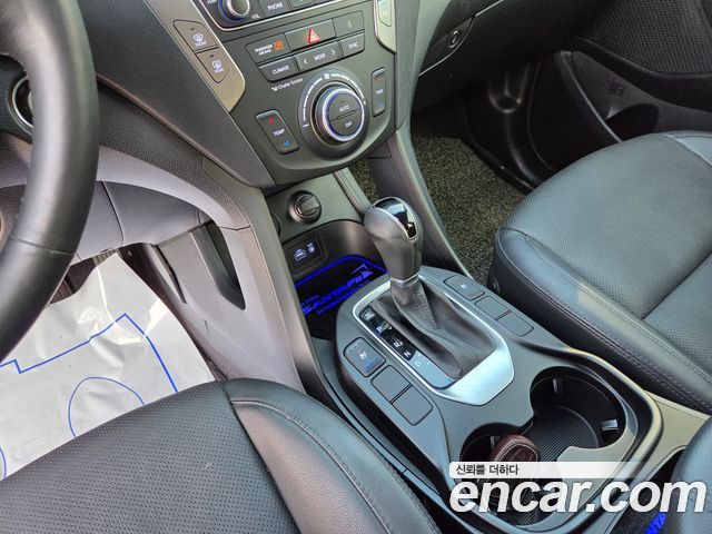 Hyundai Santa Fe — interior