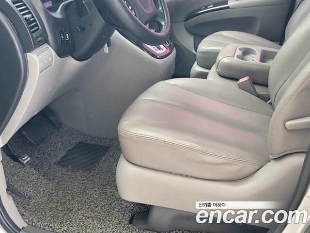 Kia Carnival — interior