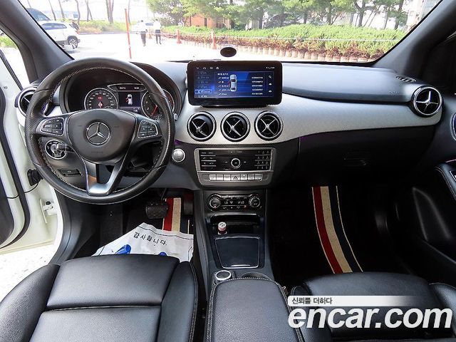 Mercedes-Benz B-Class — interior