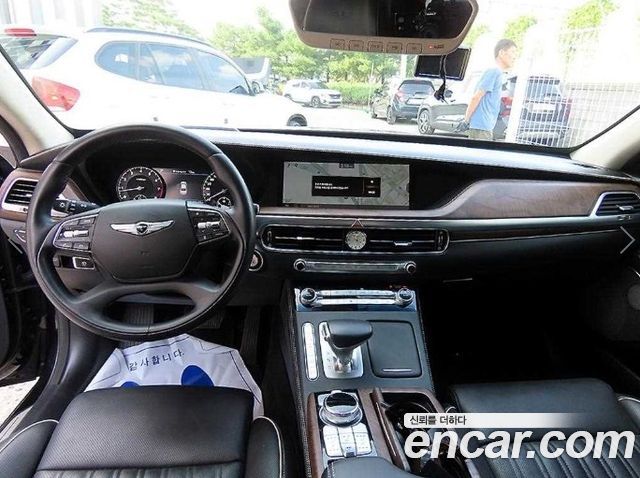 Genesis G90 — interior