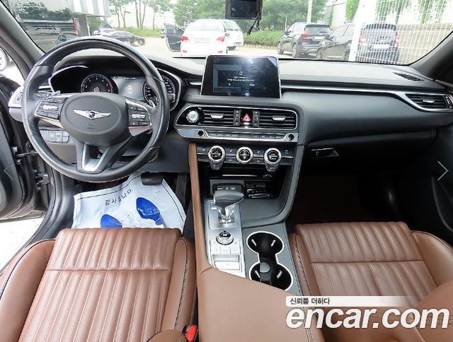 Genesis G70 — interior