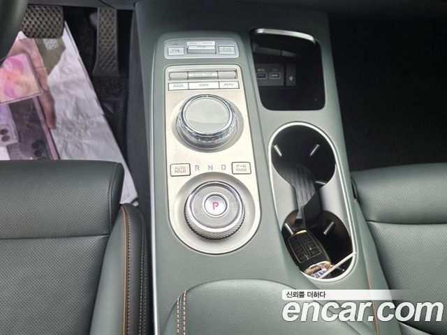 Genesis GV70 — interior